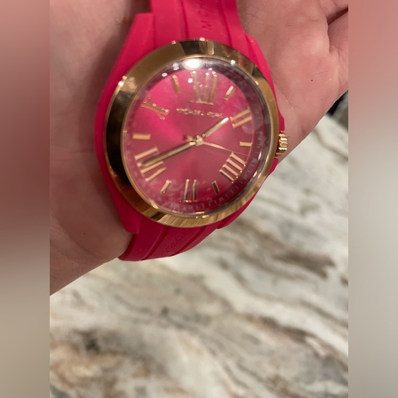 NWOT Michael Kors Womens MK2745 Bradshaw Pink Silicone Strap Watch - Picture 2 of 7